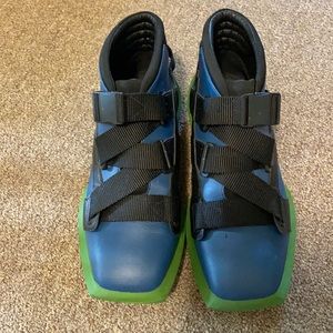 M8 John Fluevog Lyndon